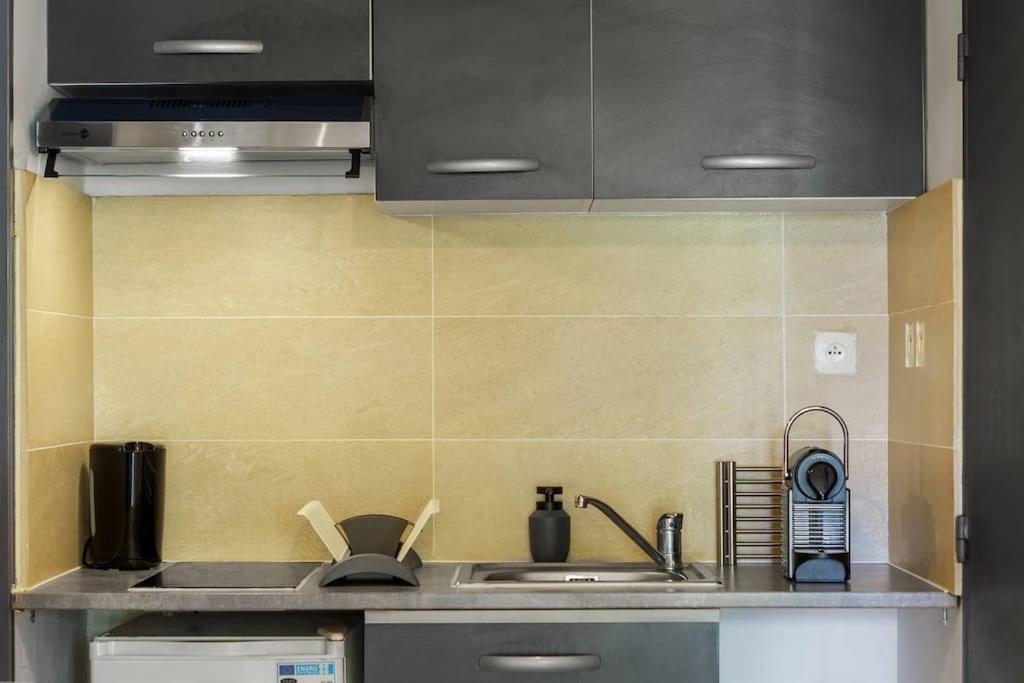 Le Saint-Gilles - Studio A St-Gilles-Les-Bains - Situe Dans Residence Privee Avec Piscine Εξωτερικό φωτογραφία